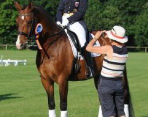 Veronique Henschen being photographed