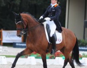 Birgit van der Drif earns silver with Twister (by Havidoff)