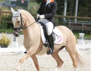 Antoinette te Riele and Golden Girl :: Photo © Astrid Appels