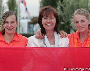 Only two Dutch dressage riders took part in the opening ceremony. Dana van Lierop and Julia van Schaijk were escorted by chef d'equipe Christa Laarakkers.