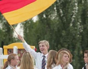 I love this shot of Sönke waving the German flag!