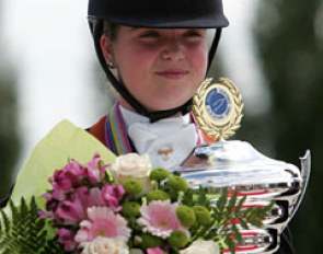 Antoinette te Riele win the Individual Test gold medal