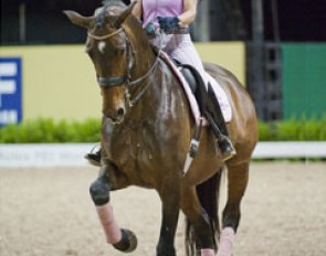 Pretty in pink: Jeannette Haazen on Nartan (by Jazz)