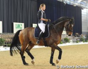 Isabell Werth and El Santo schooling the piaffe