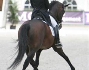 A fantastic trot half pass by Emma Hindle and Lancet