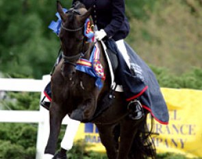 Elizabeth Ball and Selten HW Win the 2009 U.S. Young Horse Championships :: Photo © Mary Phelps