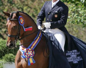Chris Hickey and Hilltop Farm's Cabana Boy win the 2009 U.S. Developing Horse Championships :: Photo © Mary Phelps