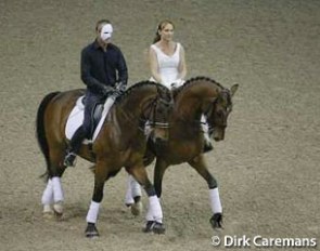 Guenter Seidel on Fandango and Elizabeth Ball on Orion at an exhibition at the 2009 World Cup Finals in Las Vegas :: Photo © Dirk Caremans