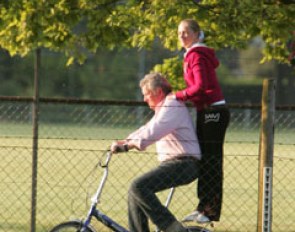 The day comes to an end. Paul Goris gives pony and junior rider daughter Noemie a ride