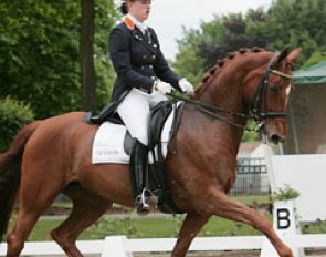 Lotje Schoots and Reine B at the 2009 CDI-PJYR Weert :: Photo © Astrid Appels