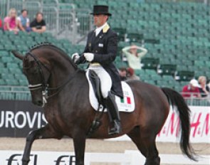 Italian Pierluigi "Piero" Sangiorgi aboard Flourian. What a lovely piaffe and passage does this horse have, but he didn't quite get the scores for it at the 2009 European Championships.
