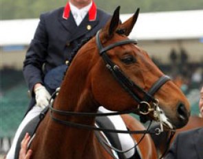 Richard Davison on Hiscox Artemis :: Photo © Caroline Finch