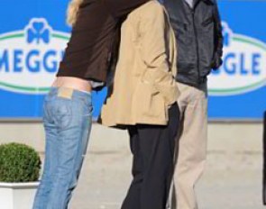 Lean on Me: Laura Bechtolsheimer leans on her father Wilfried. Wolfram Wittig busy coaching Isabell Werth