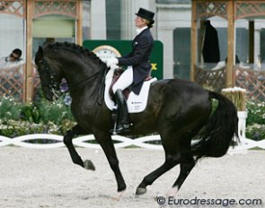 American Tina Konyot and Calecto V came to Aachen to see where they stand amongst the world's best riders. They finished 14th in the Grand Prix with 68.602%