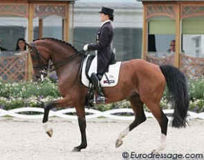 Carola Koppelmann presented the talented mare Rom (by Rotspon). Super elevation and suspension in passage. The piaffe is a bit too forward. The one tempi's are straight but can be more uphill.