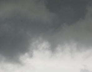 Rain and storm clouds gathered above the Aachen show grounds and burst out into an amazing thunderstorm. The class was postponed for two hours and the crowds had to seek refuge in the grandstand