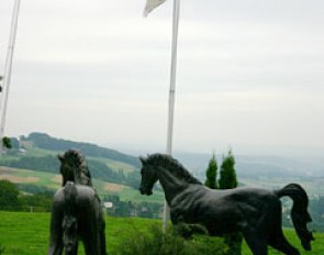 Horse statues at Green & Gold Stables looking over the beatiful Swiss Alps