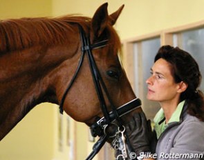 Birgit getting Aragon ready for a ride