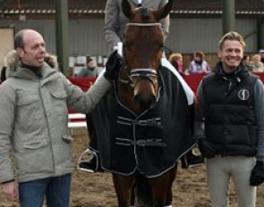 Hans Peter Minderhoud and Edward Gal with the winners, Emmelie Scholtens and Borencio (by Florencio x Lord Sinclair)