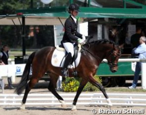 Jessica Süss as guest judge rider, test riding Vodka Absolut