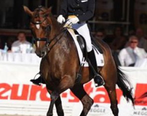 Susan Draper-Pape aboard the former World Young Horse Champion Cayenne (by Carabas)