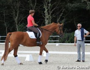 Kira Wulferding on Bullerbo, getting training advice from Wolfram Wittig