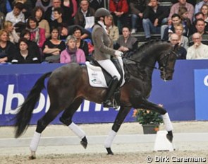 Emmelie Scholtens aboard Apache (by UB40 x Krack C x Inspekteur)