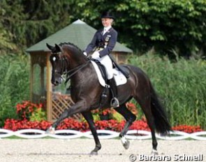 There was little competition for Sanneke Rothenberger and Deveraux OLD (by De Niro x Rohdiamant) in the Young Riders Division. She created an almost 8% gap with the reserve champion