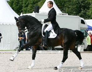 Swiss based German Hendrik Lochthowe schooling Harli Seifert's Rubin Royal (by Rohdiamant x Grundstein II)