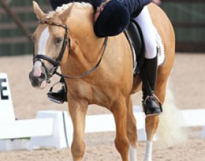 Jessica Krieg kissing Danilo after her winning team test ride