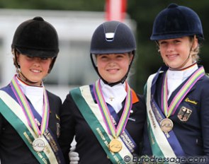The Kur medal podium: Lena Charlotte Walterscheidt, Antoinette te Riele, Jessica Krieg :: Photo © Astrid Appels