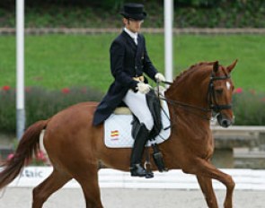 Spanish Artur Alvarez Pou and Ohio (by Jazz) were the first pair to go in the Kur to Music. He's freestyle included the witty lyric "Yoho, Don't Forget Me," a funny reminder to the judges.