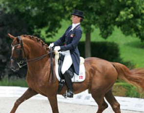 Danish Anne Kathrine Elkjaer Holm and Bernstein Las Marismas landed a 15th place in the Kur. Several breaks into canter from trot were the reason for their lowered score. They rode to music by Queen.