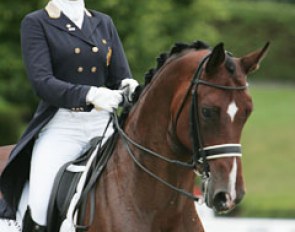 Noemie Goris and Wunderbar NG at the 2010 European Junior Riders Championships :: Photo © Astrid Appels