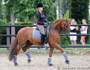 Florine Kienbaum schooling Good Morning M (by Goethe)