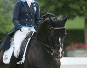 Italian Martina Spada and the 13-year old Oldenburg stallion Welfenadel (by Welt Hit II x Pablo). It's nice to see riders smile and be appreciative of riding at the European Championships