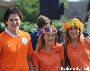 Dutch young rider Michelle van Lanen (middle) with friends