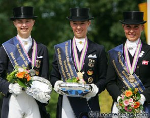 The Young Riders Kur Medallists: Sanneke Rothenberger, Fabienne Lutkemeier, Anna Kasprzak :: Photo © Astrid Appels