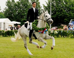 Jan Lens and Chapot at the 2010 Holsteiner Pferdetage :: Photo courtesy: Holsteiner Verband