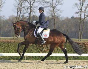 Vai Bruntink on Anne Beth :: Photo © Leanjo de Koster