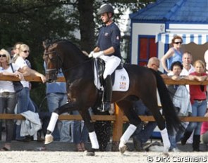 Carl Hester test riding Apache