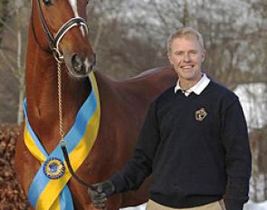 Jan Brink holding JJ Rayban, the 2010 Swedish Warmblood Stallion Performance Test Winner :: Photo © Krister Lindh