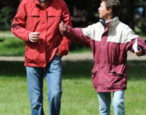 Trainer Olivier Oelrich in conversation with German pony chef d'equipe Cornelia Endres