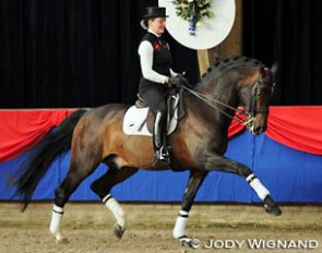 Thamar Zweistra riding Rubiquil at a stallion presentation in 2010 :: Photo © Jody Wignand