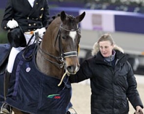 Edward Gal and Sisther de Jeu led into the arena by groom Vanessa Ruiter for the prize giving ceremony. The mare was scared and got walked out straight away. Edward did the award ceremony and victory lap on foot