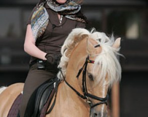 Katharina Weychert schooling Golden Derano C