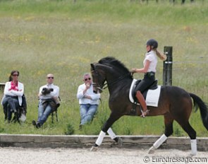 on the next lesson aboard Ucelli T (by Olivi). While Carmen trains Noemie, Jeroen and dad Paul are watching