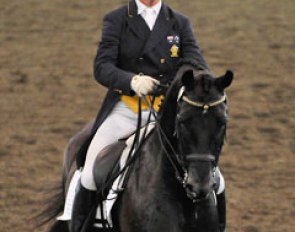 Heath Ryan and Regardez Moi win 2010 Australian Championships :: Photo © Venhaus