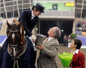 Rachael Sanna being congratulated for her 2010 CDI Sydney Grand Prix Kur victory :: Photo © Franz Venhaus