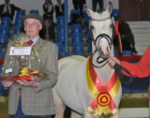 Manchester United with his happy breeder :: Photo © Tanja Becker